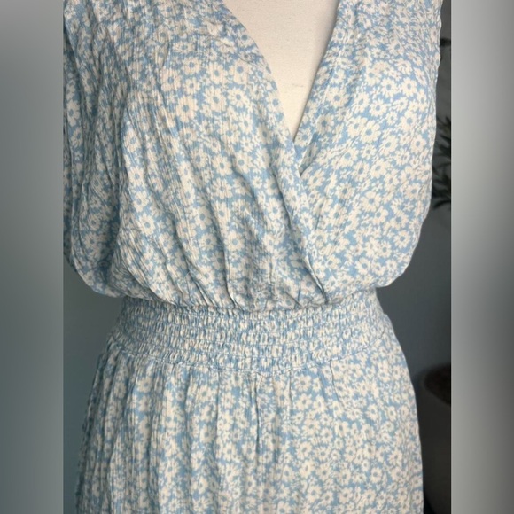 Rewind Blue Floral Romper - Picture 4 of 6